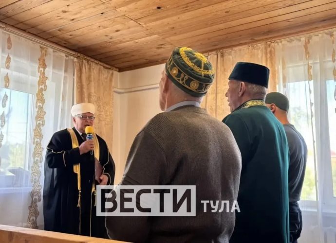 27 мая синоптики обещали весь день дождь и ветер, но с утра небо неожиданно прояснилось — и над Тулой светит яркое солнце. Это воспринимается верующими как добрый знак в праздник Курбан‑байрам.