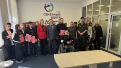 Военный следственный отдел СК России по Тульскому гарнизону совместно с министерством социального развития Тульской области и региональным министерством строительства вручили ключи от квартир детям-сиротам, в том числе тем, кто участвует в специальной военной операции. 