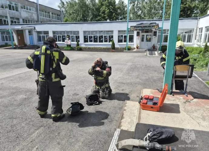 В Венёве пожарные «потушили» школу