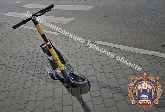 В Туле произошло ДТП с участием автомобиля и средства индивидуальной мобильности.