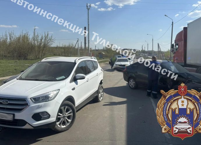 5 мая около 14:14 на Венёвском шоссе в Туле произошло ДТП.