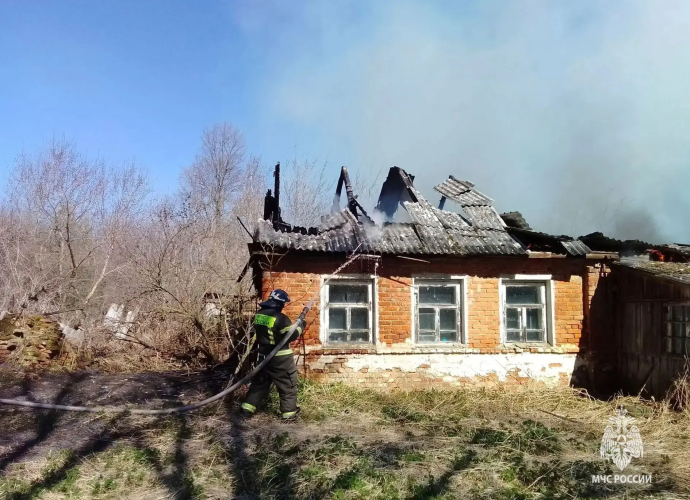 В Шатске эвакуировали жильцов многоэтажки из-за пожара на балконе
