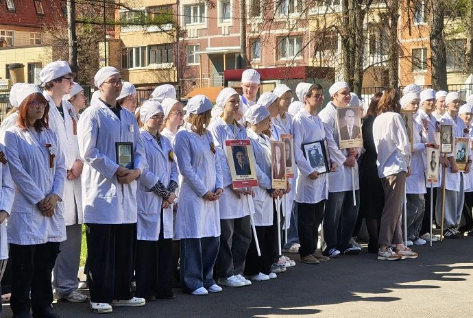 В Тульском медколледже проходит памятная линейка