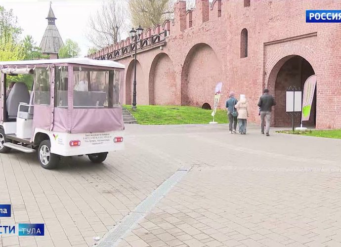 Электромобиль перевез за 3 года почти 13 тысяч туристов по центру Тулы