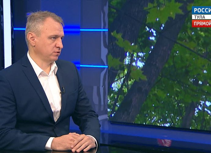 Почему животные выходят на дороги, и что делать при ДТП? Интервью с Андреем Моментом