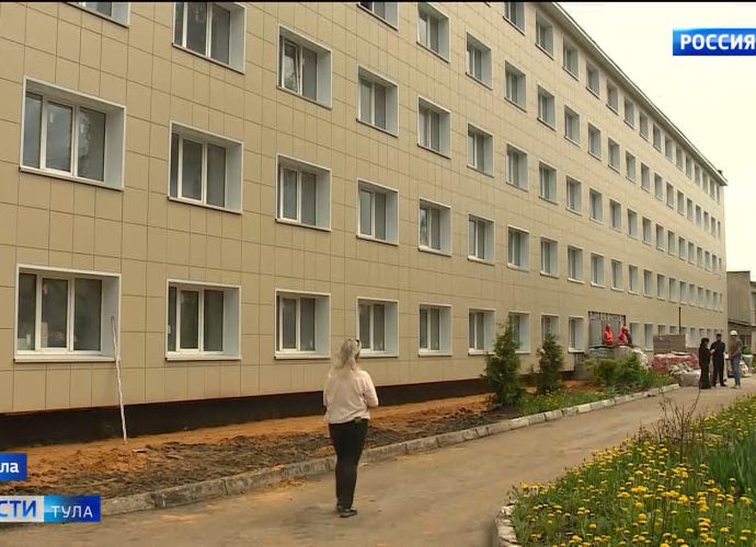 В Тульской области сейчас ведётся капитальный ремонт порядка 50 соцобъектов. В список попало и общежитие сельхозколледжа.