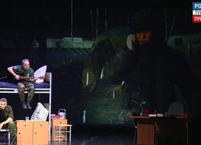 В Тульском ТЮЗе прошла премьера спектакля по книгам ветерана Группы «Альфа» Алексея Филатова