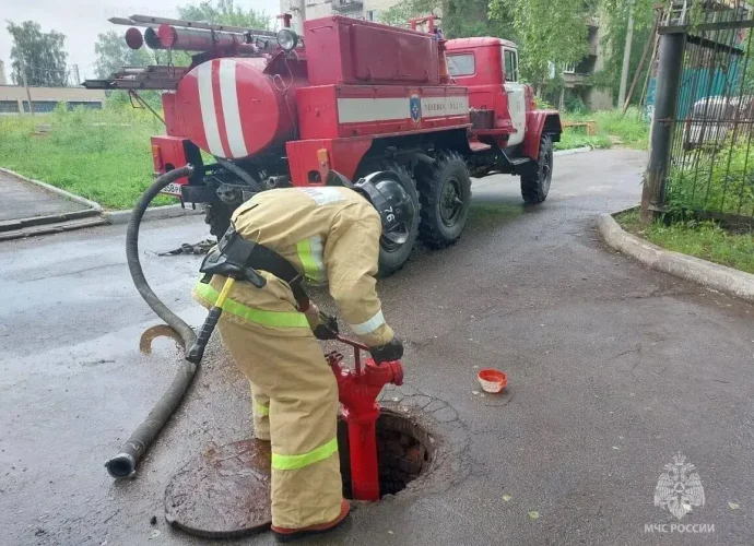 В Ясногорске пожарные и персонал техникума отработали эвакуацию и спасение пострадавшего