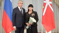 Дмитрий Миляев наградил многодетную маму погибшего героя СВО из Ефремова медалью «За самоотверженность и единство» Дмитрий Миляев наградил многодетную маму погибшего героя СВО из Ефремова медалью «За самоотверженность и единство»