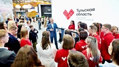 Дмитрий Миляев на ПМЭФ-2026 пообщался с молодёжью Тульской и Ленинградской областей Дмитрий Миляев на ПМЭФ-2026 пообщался с молодёжью Тульской и Ленинградской областей