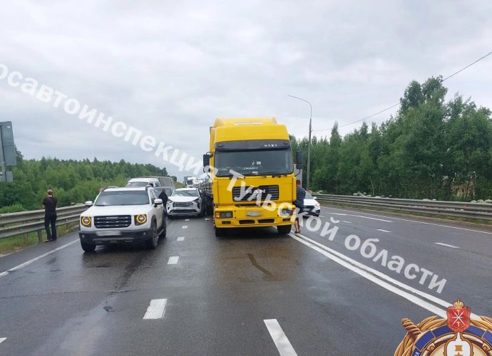 На трассе «Золотое кольцо» под Тулой столкнулись 5 автомобилей