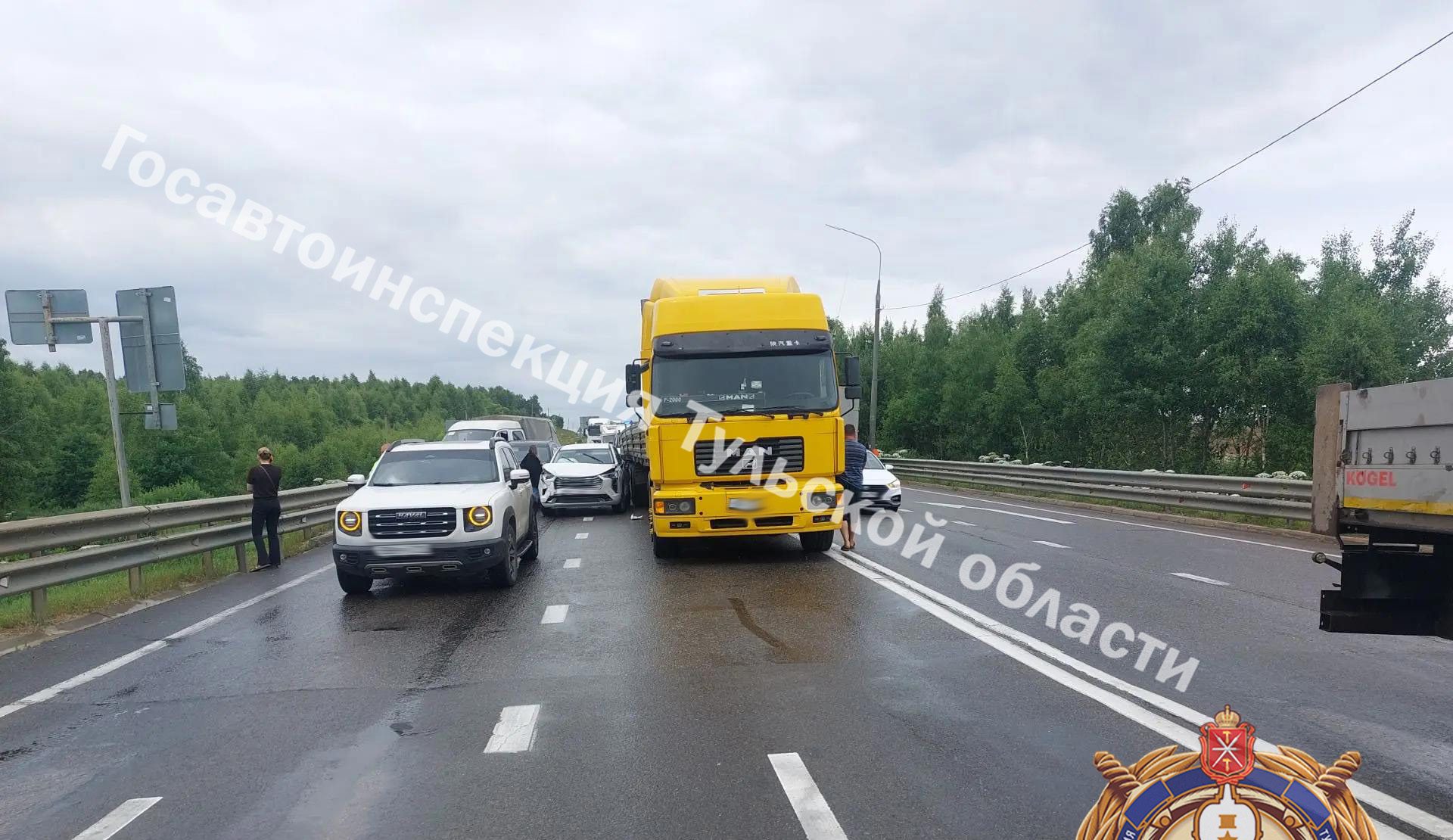На трассе «Золотое кольцо» под Тулой столкнулись 5 автомобилей На трассе «Золотое кольцо» под Тулой столкнулись 5 автомобилей