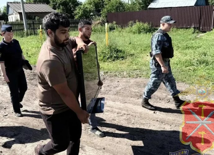 В Новомосковске полиция и приставы провели рейд: трое иностранцев выдворены из страны