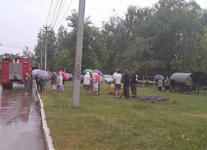 В Суворове пожарные эвакуировали 12 жителей пятиэтажки