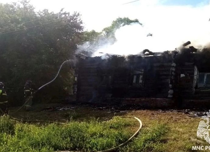 За минувшие сутки, 7 июня, в Тульской области пожарно-спасательные подразделения ликвидировали шесть техногенных пожаров и последствия трёх ДТП.