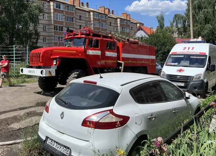 В Узловском районе пожарные спасли восемь человек, в том числе двоих детей