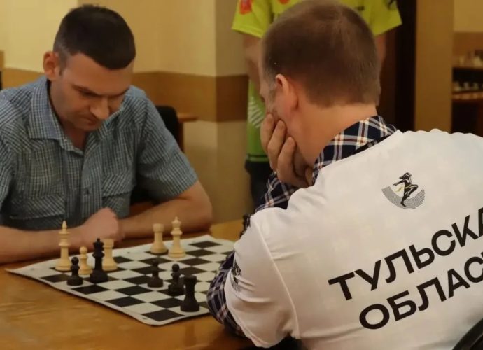 36 команд госслужащих сыграли в шахматы в Туле