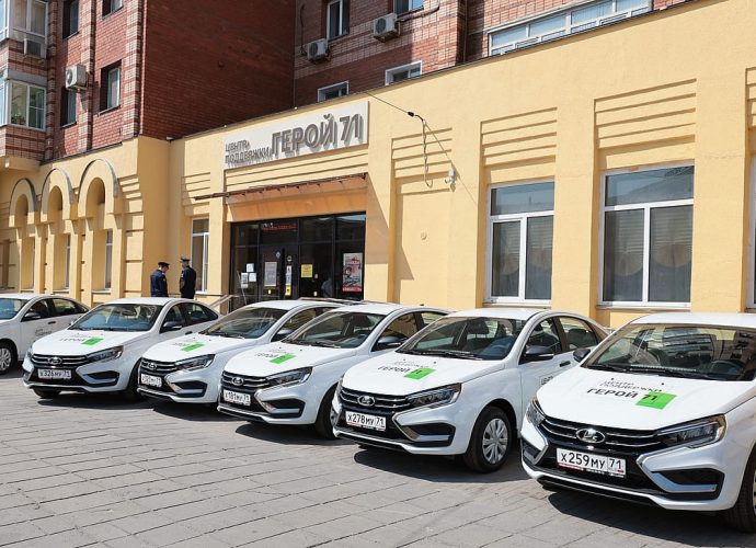 Дмитрий Миляев передал шесть новых автомобилей Центру «Герой 71»