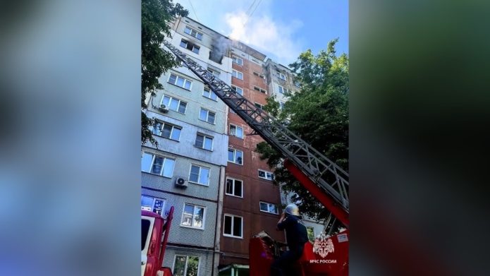 Тульские пожарные спасли 12-летнего ребёнка из горящей квартиры на Демидовской Тульские пожарные спасли 12-летнего ребёнка из горящей квартиры на Демидовской
