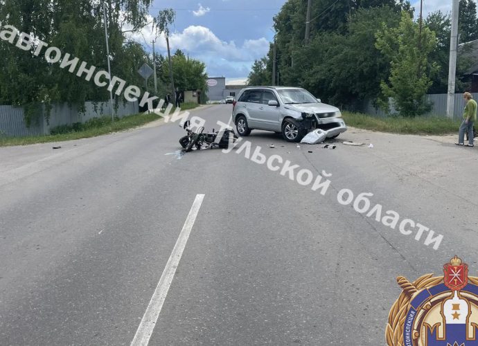 В Богородицке «Сузуки» столкнулась с мопедом