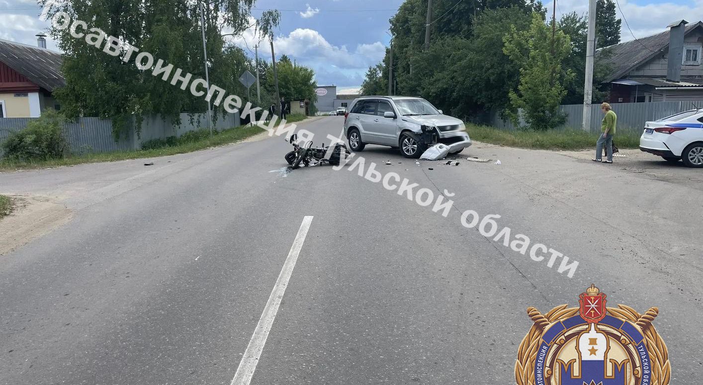 В Богородицке «Сузуки» столкнулась с мопедом В Богородицке «Сузуки» столкнулась с мопедом