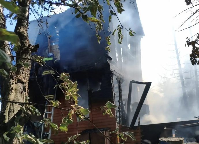 22 июня в СНТ «Молодёжное» городского округа Новомосковск произошёл пожар в дачном доме.
