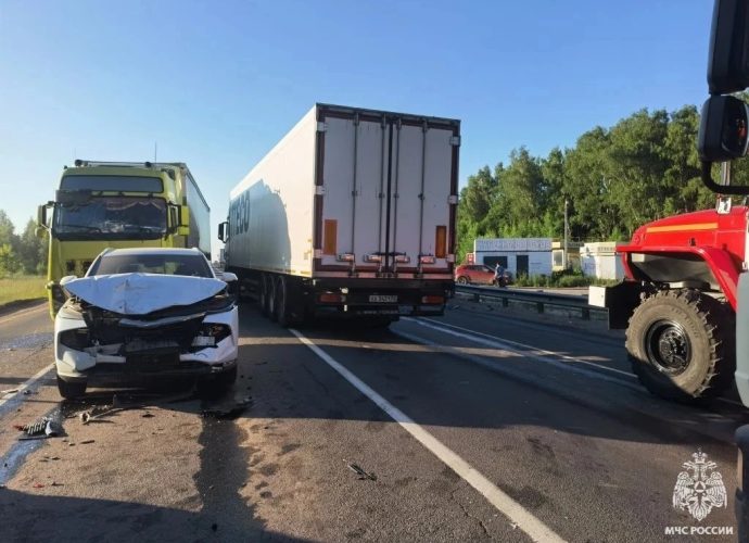 6 человек пострадали на трассе «М-2» в Тульской области в массовом ДТП
