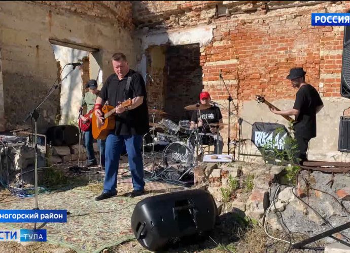 Рок-группа «Рокада» выступила в усадьбе Федяшево