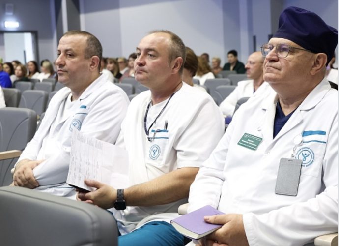 Сотрудников Тульского онкоцентра наградили в День медика