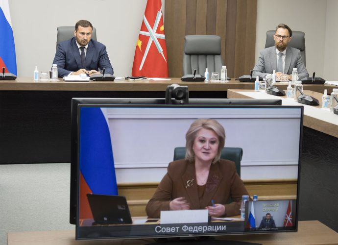 Михаил Пантелеев на совещании комитета Совета Федерации предложил поддерживать наставников молодых учёных