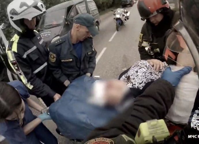 В Новомосковске экстренные службы сообща оказали помощь пострадавшей в ДТП женщине