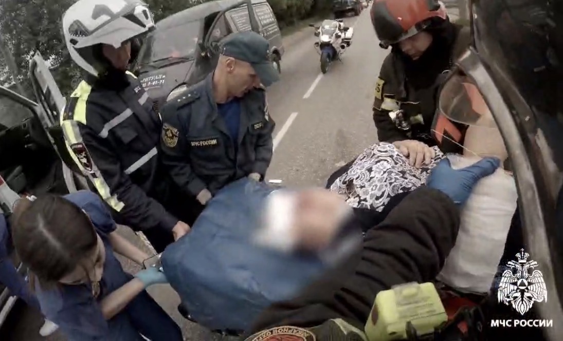 В Новомосковске экстренные службы сообща оказали помощь пострадавшей в ДТП женщине В Новомосковске экстренные службы сообща оказали помощь пострадавшей в ДТП женщине