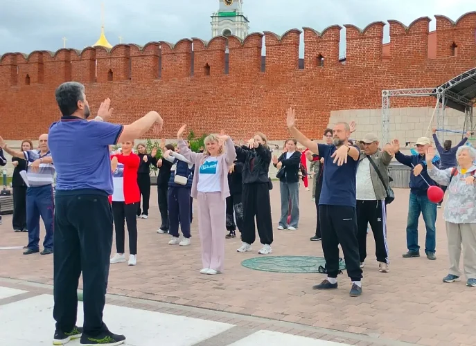 85 туляков прошли 10 тысяч шагов с кардиологами