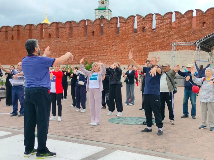 85 туляков прошли 10 тысяч шагов с кардиологами