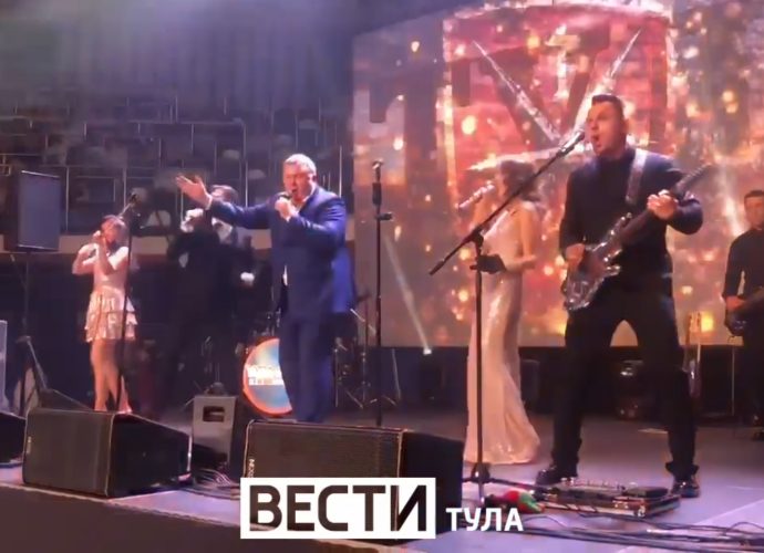 В Бале выпускников в Туле приняли участие 2,5 тысячи человек