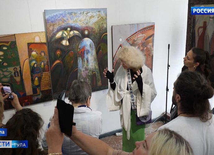 «Невещественное»: художница Елена Болотских взяла за основу пенопласт