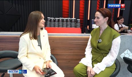 Корреспондент Анастасия Октябрьская и министр туризма Елена Мартынова