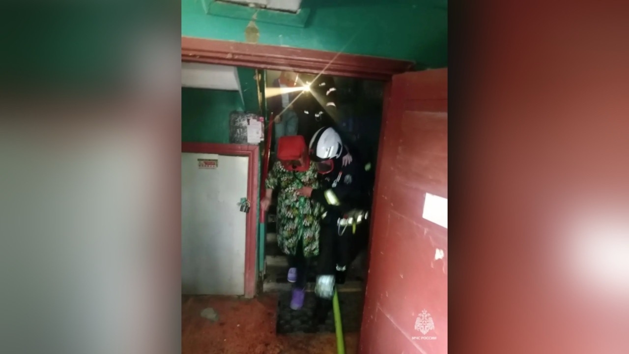 Тульские спасатели за сутки выезжали на три пожара Тульские спасатели за сутки выезжали на три пожара