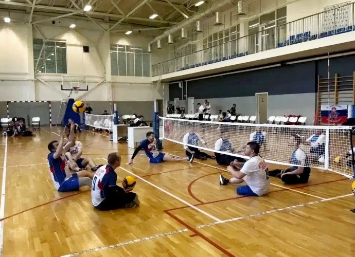 Тульские ветераны СВО победили на межрегиональном турнире по волейболу сидя