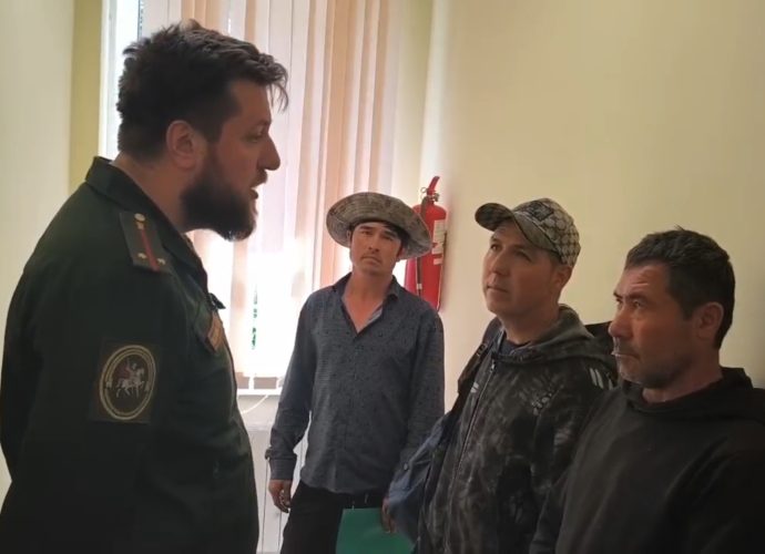 В Туле двух бывших мигрантов доставили в военкомат за нарушение правил воинского учёта