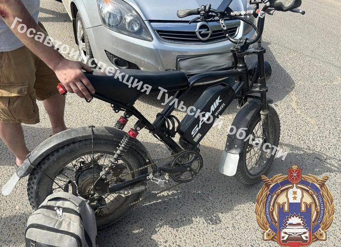 В Туле водитель «Опеля» совершил столкновение с электровелосипедом