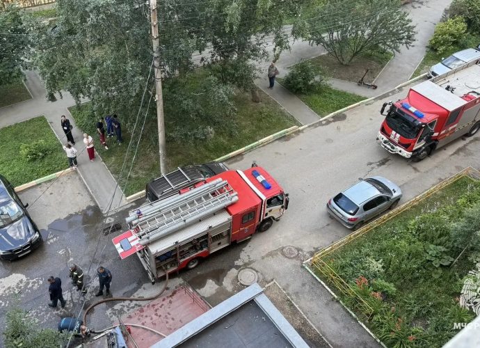 В Туле на Красноармейском проспекте загорелись электрощитки в многоэтажке