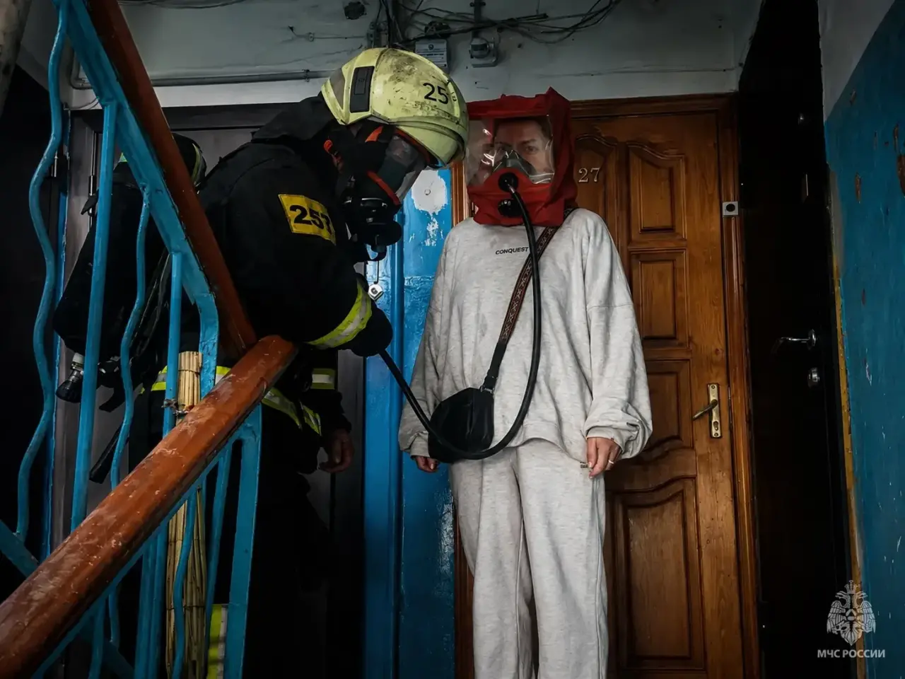 В Новомосковске пожарные спасли 8 человек из горящей пятиэтажки