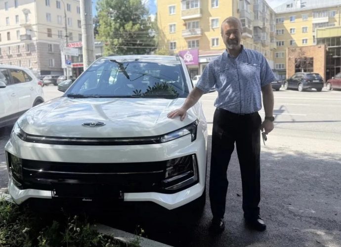Участник СВО из Веневского района получил автомобиль с ручным управлением