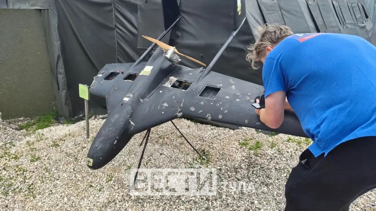 Тульские зенитчики показали сбитые беспилотники и обломки ракет Тульские зенитчики показали сбитые беспилотники и обломки ракет
