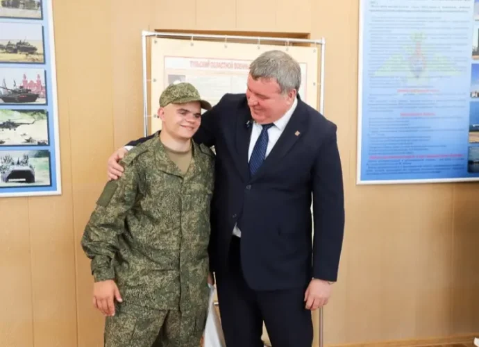 Илья Беспалов проводил в армию тульских призывников, в том числе своего сына