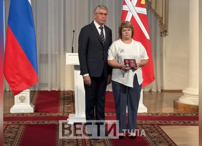 Губернатор Дмитрий Миляев принял участие в церемонии передачи и вручения наград