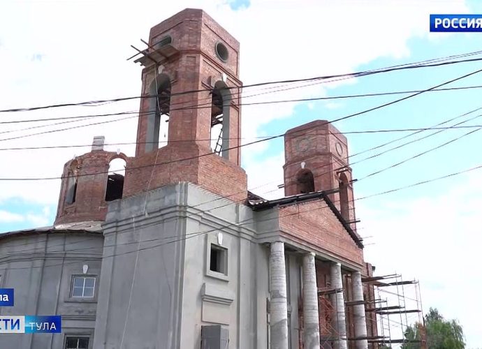 «Мне ничего не нужно, кроме этого храма». В Ленинском жители 12 лет восстанавливают церковь