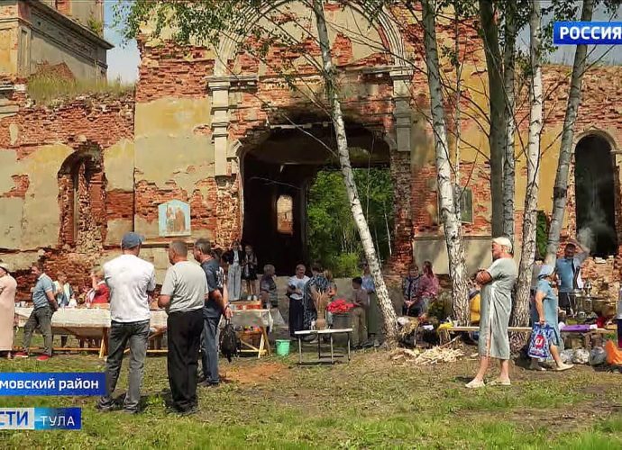 Жителей нескольких сел Кимовского района объединил разрушенный храм