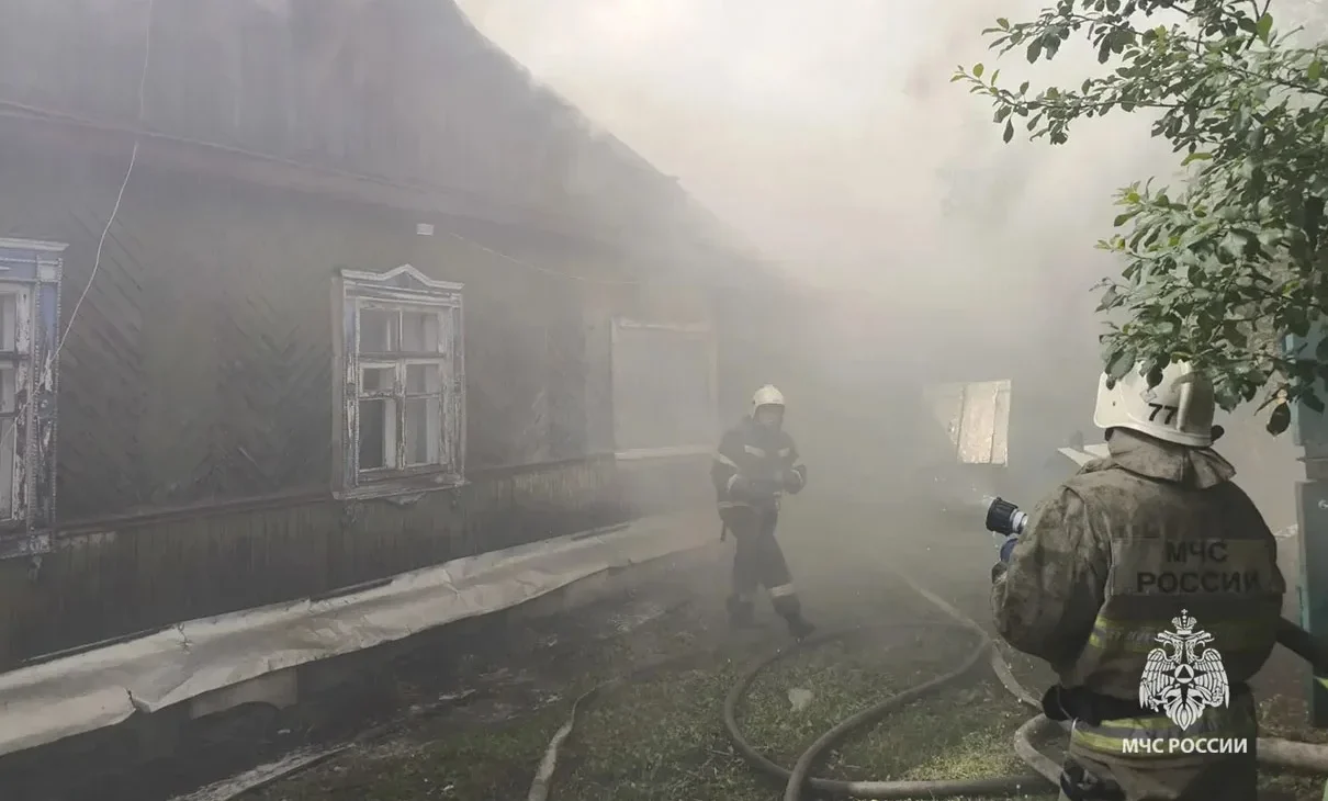 В Тульской области за сутки загорелись два частных дома В Тульской области за сутки загорелись два частных дома